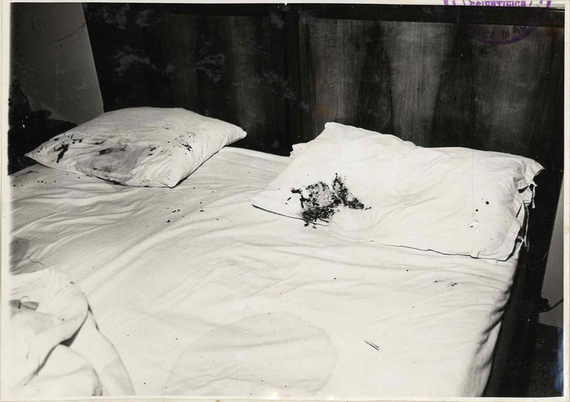 Le macchie di vomito sul letto matrimoniale dove dormivano Maria Mereu e Giuseppina Virdis