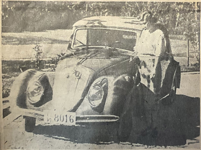 Vincenzina Virando nel giardino della sua villa a Bangkok
