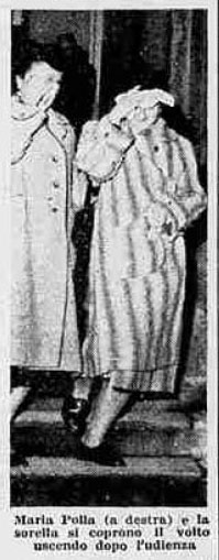 Maria Polla con la sorella durante il processo