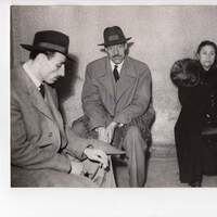 Giuseppe Ricciardi con il fratello e la madre al processo Fort